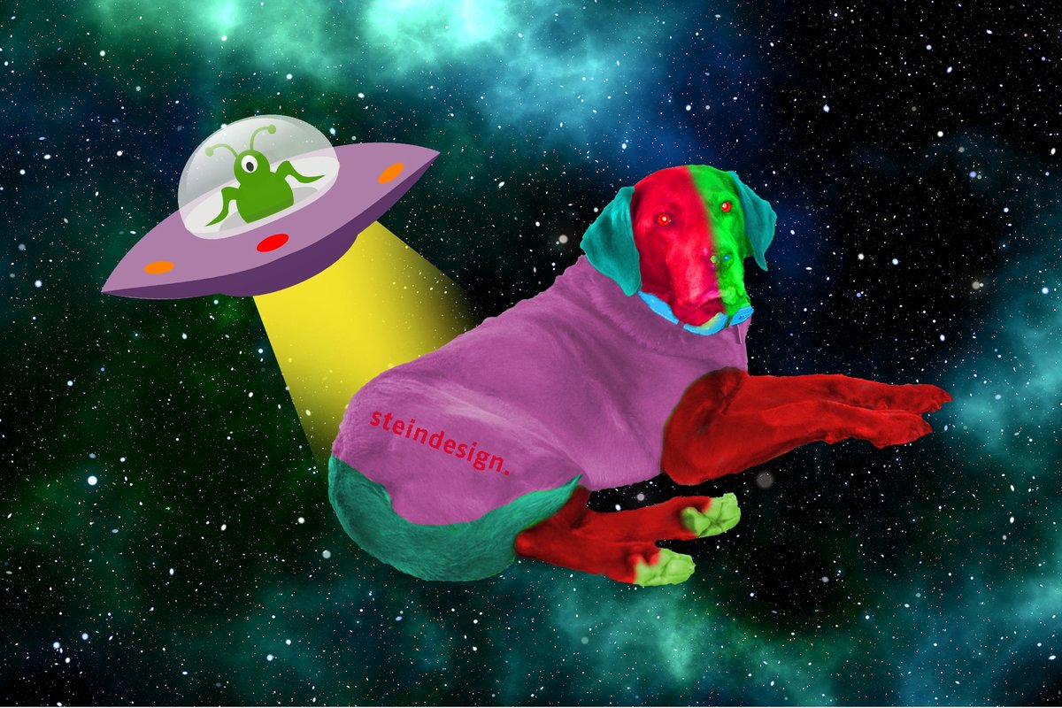 Kunstprojekt von Schülerpraktikanten. Die liegende, bunt angemalte Nelly vor einem Weltraumhintergrund. Links neben ihr fliegt ein Ufo mit einem kleinen, einäugigen grünen Männchen. Das Ufo richtet einen gelben Strahl auf Nelly.